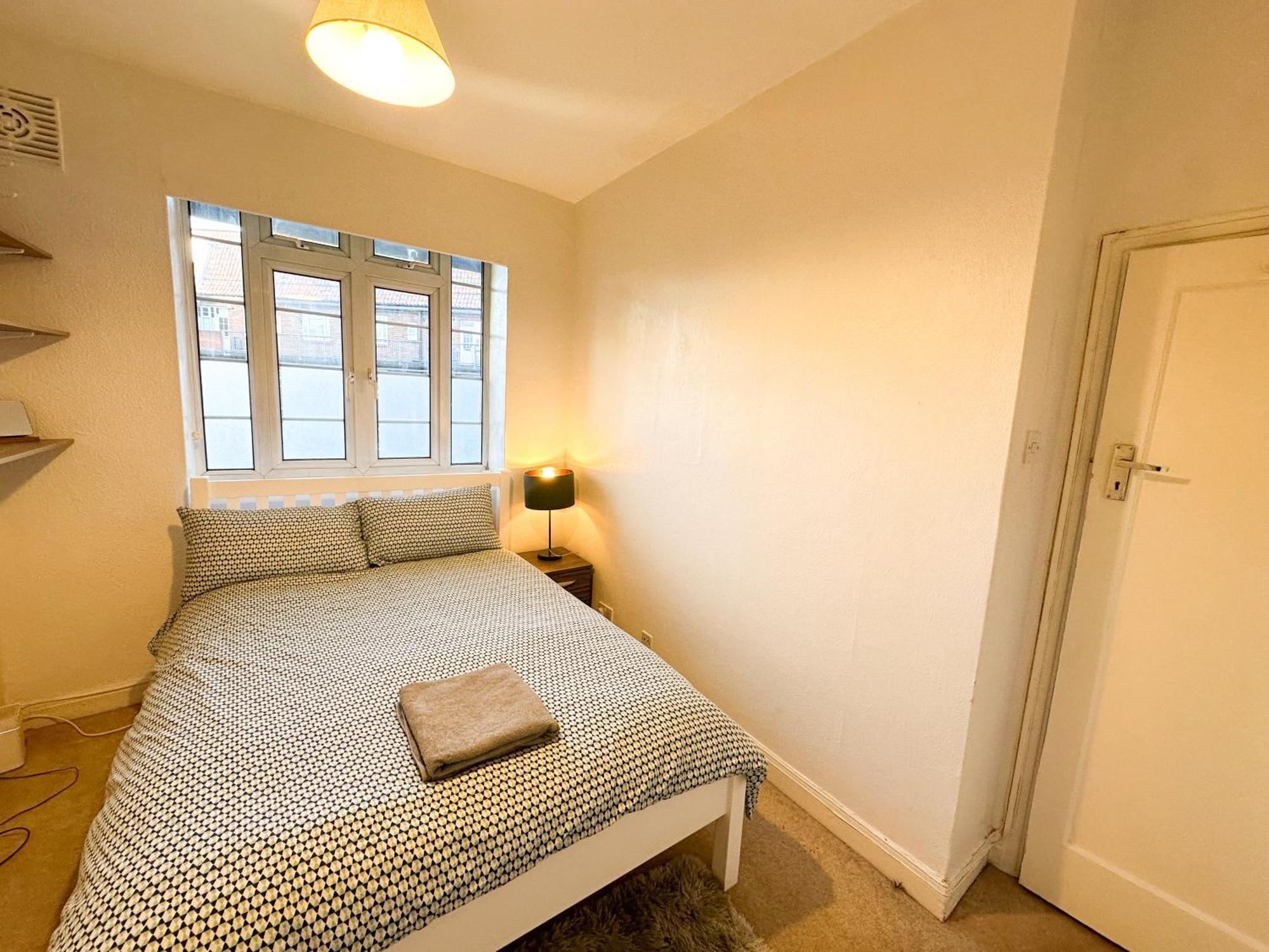 2 Bed Flat - Short Walk From Brent Cross Station Apartment Hendon Exterior photo