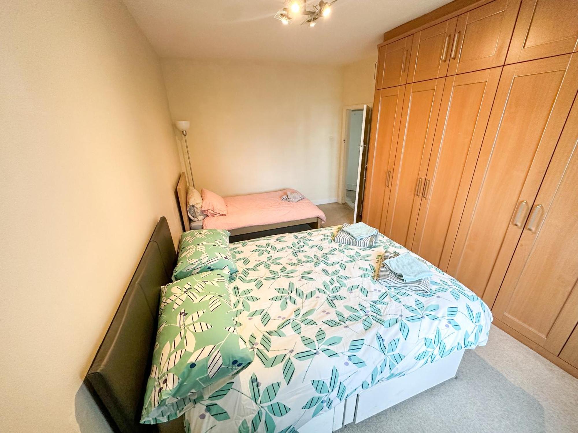 2 Bed Flat - Short Walk From Brent Cross Station Apartment Hendon Exterior photo